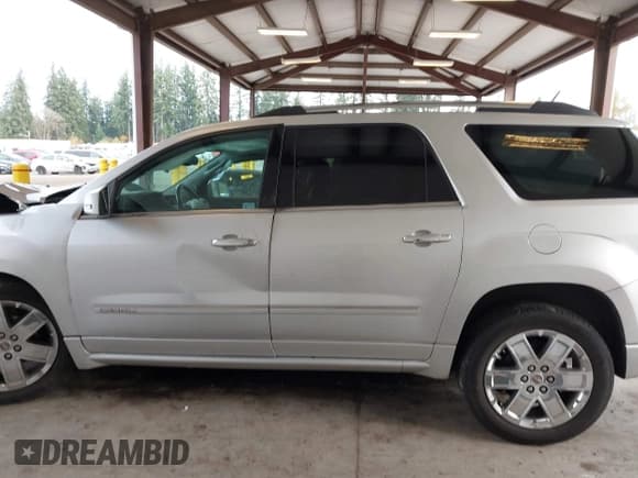 ✅ 2014 GMC Acadia Denali • VIN: 1GKKVTKD8EJ156823 • Lot: 43676241. Wystawiony na IAAI z przebiegiem 96 493 mil. Bezpłatny archiwum sprzedaży aukcyjnych z USA i szczegółowy raport historii pojazdu na DreamBid. Zdjęcie 15.