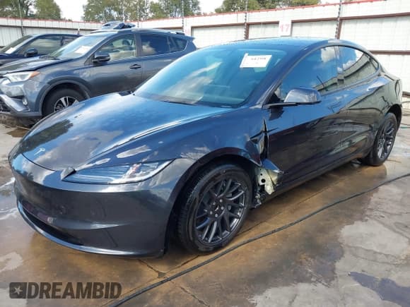 ✅ 2025 Tesla Model 3 Long Range • VIN: 5YJ3E1EA5SF978729 • Lot: 43384298. Wystawiony na IAAI z przebiegiem 11 689 mil. Bezpłatny archiwum sprzedaży aukcyjnych z USA i szczegółowy raport historii pojazdu na DreamBid. Zdjęcie 22.
