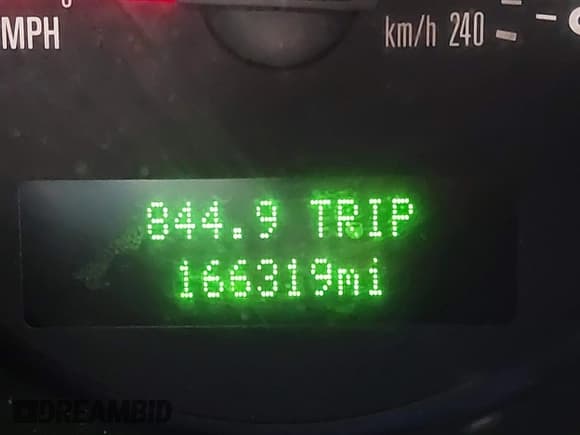 ✅ 2005 Ford Mustang GT Deluxe • VIN: 1ZVFT82H155251166 • Лот: 43075681. Опубликован ранее на IAAI с пробегом 166 319 миль. Бесплатный доступ к архиву аукционных продаж из США и подробный отчёт об истории автомобиля на DreamBid. Изображение 14.