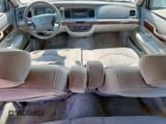 ✅ 1996 Mercury Grand Marquis GS • VIN: 2MELM74W9TX648871 • Lot: 80891275. Wystawiony na Copart z przebiegiem 88 951 mil. Bezpłatny archiwum sprzedaży aukcyjnych z USA i szczegółowy raport historii pojazdu na DreamBid. Zdjęcie 8.
