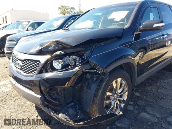 ✅ 2011 Kia Sorento EX • VIN: 5XYKU4A28BG023169 • Lot: 41152678. Listed on IAAI with 183,908 mi. Free auction sales archive from the USA and detailed vehicle history report at DreamBid. Image 6.