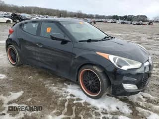 ✅ 2013 Hyundai Veloster RE:MIX • VIN: KMHTC6AD9DU144701 • Lot: 88697125. Wystawiony na Copart z przebiegiem 108 888 mil. Bezpłatny archiwum sprzedaży aukcyjnych z USA i szczegółowy raport historii pojazdu na DreamBid. Zdjęcie 4.