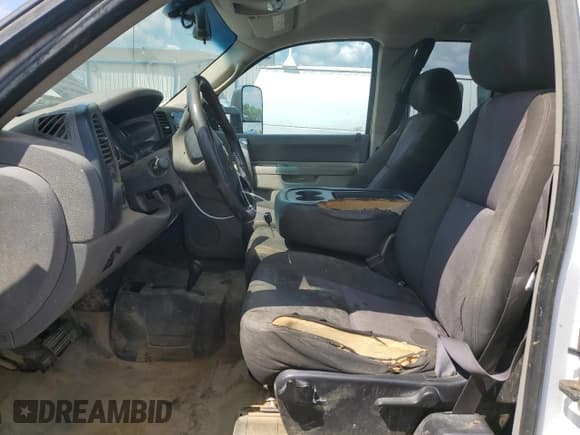 ✅ 2013 Chevrolet Silverado 2500HD Work Truck • VIN: 1GC2KVCG0DZ366874 • Lot: 69971355. Wystawiony na Copart z przebiegiem 240 369 mil. Bezpłatny archiwum sprzedaży aukcyjnych z USA i szczegółowy raport historii pojazdu na DreamBid. Zdjęcie 7.