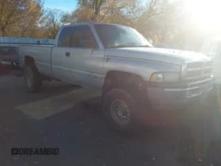 ✅ 2000 Dodge 2500 • VIN: 1B7KF23W7YJ142869 • Lot: 43682072. Wystawiony na IAAI z przebiegiem 195 506 mil. Bezpłatny archiwum sprzedaży aukcyjnych z USA i szczegółowy raport historii pojazdu na DreamBid. Zdjęcie 1.