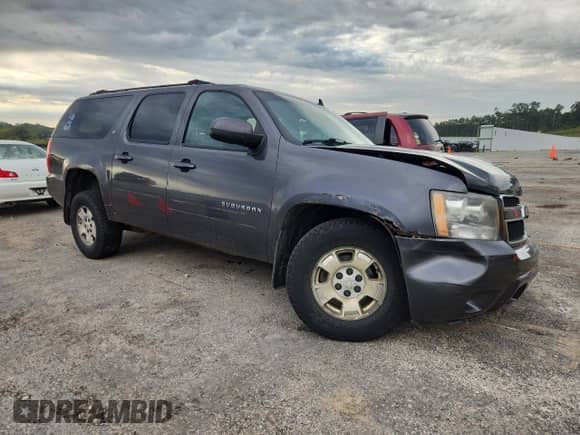 2010 Chevrolet Suburban LT z VIN 1GNUKJE3XAR134023, wystawiony jako Copart lot #72012285 z przebiegiem 262 677 mil mil oraz Nie do naprawy • Non repairable. Historia ofert i sprzedaży dostępna na DreamBid. Obrazek 4.
