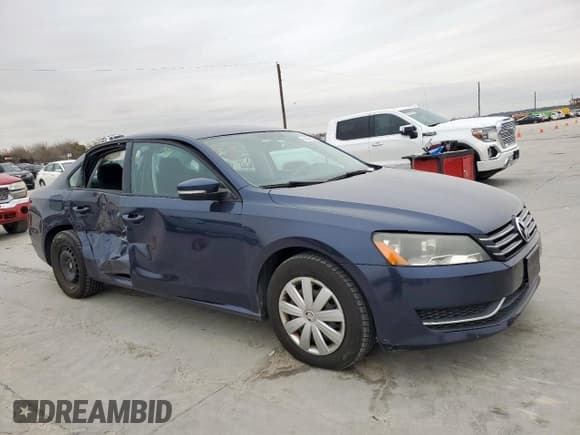 ✅ 2013 Volkswagen Passat S • VIN: 1VWAP7A32DC007583 • Лот: 46442615. Опубликован ранее на Copart с пробегом 137 210 миль. Бесплатный доступ к архиву аукционных продаж из США и подробный отчёт об истории автомобиля на DreamBid. Изображение 4.