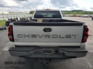 ✅ 2006 Chevrolet Silverado 2500HD Work Truck • VIN: 1GCHC23D06F231118 • Лот: 65697235. Опубликован ранее на Copart с пробегом 142 130 миль. Бесплатный доступ к архиву аукционных продаж из США и подробный отчёт об истории автомобиля на DreamBid. Изображение 6.