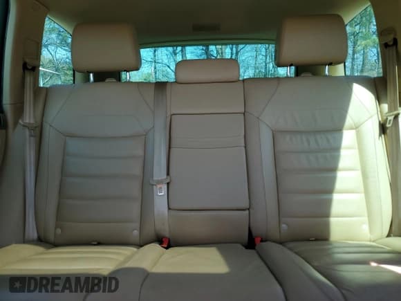 ✅ 2010 Volkswagen Touareg VR6 • VIN: WVGBF7A97AD003738 • Lot: 50394915. Wystawiony na Copart z przebiegiem 126 591 mil. Bezpłatny archiwum sprzedaży aukcyjnych z USA i szczegółowy raport historii pojazdu na DreamBid. Zdjęcie 10.