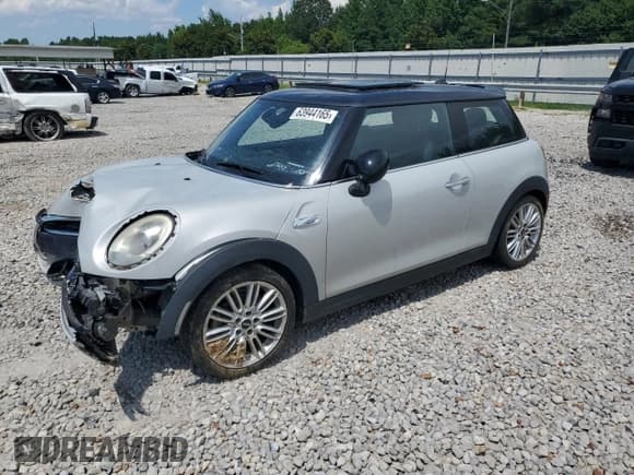 ✅ 2016 MINI Hardtop S • VIN: WMWXP7C53G3B49067 • Lot: 63944165. Wystawiony na Copart z przebiegiem 88 101 mil. Bezpłatny archiwum sprzedaży aukcyjnych z USA i szczegółowy raport historii pojazdu na DreamBid. Zdjęcie 1.