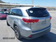 ✅ 2017 Toyota Highlander LE • VIN: 5TDZZRFH3HS188262 • Lot: 41976037. Wystawiony na IAAI z przebiegiem 112 777 mil. Bezpłatny archiwum sprzedaży aukcyjnych z USA i szczegółowy raport historii pojazdu na DreamBid. Zdjęcie 3.