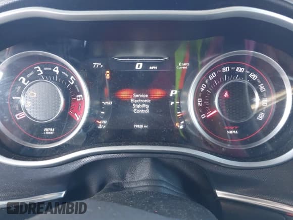 ✅ 2015 Dodge Challenger SRT 392 • VIN: 2C3CDZDJ9FH714212 • Lot: 43531322. Wystawiony na IAAI z przebiegiem 79 828 mil. Bezpłatny archiwum sprzedaży aukcyjnych z USA i szczegółowy raport historii pojazdu na DreamBid. Zdjęcie 7.