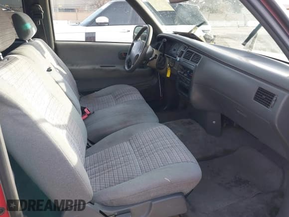 ✅ 1996 Toyota T100 SR5 • VIN: JT4TN14D5T0017916 • Lot: 41572581. Listed on IAAI with 344,481 mi. Free auction sales archive from the USA and detailed vehicle history report at DreamBid. Image 5.