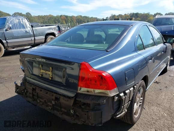 ✅ 2006 Volvo S60 2.5L Turbo • VIN: YV1RS592X62543608 • Lot: 43493308. Wystawiony na IAAI z przebiegiem 185 918 mil. Bezpłatny archiwum sprzedaży aukcyjnych z USA i szczegółowy raport historii pojazdu na DreamBid. Zdjęcie 16.