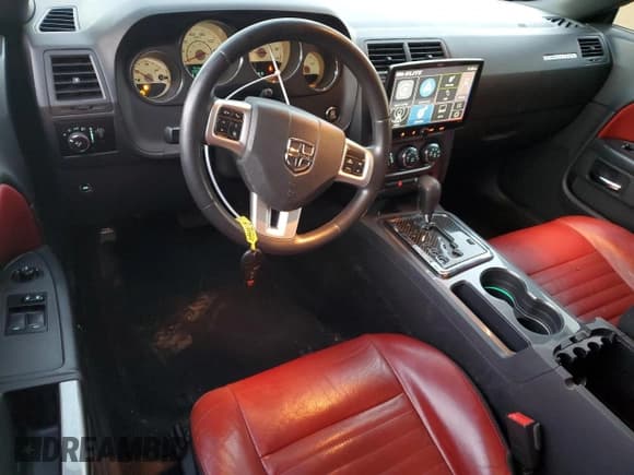 ✅ 2013 Dodge Challenger Rallye Redline • VIN: 2C3CDYAG3DH540315 • Lot: 83849404. Wystawiony na Copart z przebiegiem 179 237 mil. Bezpłatny archiwum sprzedaży aukcyjnych z USA i szczegółowy raport historii pojazdu na DreamBid. Zdjęcie 8.