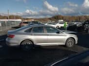 ✅ 2019 Volkswagen Jetta SEL • VIN: 3VWE57BU7KM182390 • Лот: 43565558. Опубликован ранее на IAAI с пробегом 47 522 миль. Бесплатный доступ к архиву аукционных продаж из США и подробный отчёт об истории автомобиля на DreamBid. Изображение 13.