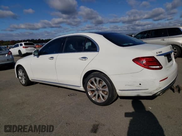 ✅ 2018 Mercedes-Benz E 300 • VIN: WDDZF4KB8JA301290 • Lot: 82764685. Listed on Copart with 30,870 mi. Free auction sales archive from the USA and detailed vehicle history report at DreamBid. Image 2.