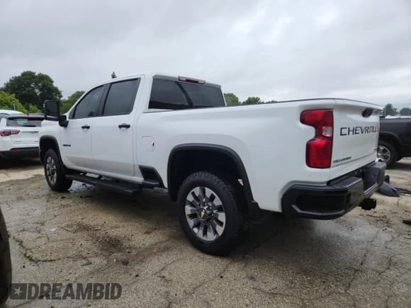 ✅ 2024 Chevrolet Silverado 2500HD Custom • VIN: 2GC4YME72R1211032 • Лот: 69109005. Опубликован ранее на Copart с пробегом 9 099 миль. Бесплатный доступ к архиву аукционных продаж из США и подробный отчёт об истории автомобиля на DreamBid. Изображение 2.