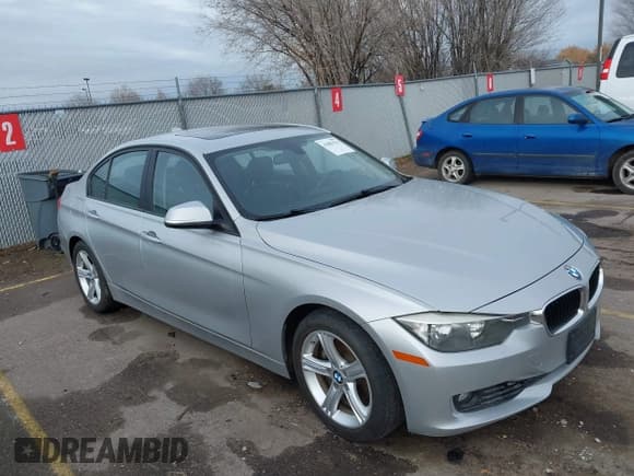 ✅ 2012 BMW 3 Series 328i • VIN: WBA3A5C53CF345021 • Лот: 43883516. Опубликован ранее на IAAI с пробегом 170 204 миль. Бесплатный доступ к архиву аукционных продаж из США и подробный отчёт об истории автомобиля на DreamBid. Изображение 1.