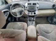 ✅ 2008 Toyota RAV4 • VIN: JTMZD35V785115730 • Lot: 93958475. Wystawiony na Copart z przebiegiem 136 268 mil. Bezpłatny archiwum sprzedaży aukcyjnych z USA i szczegółowy raport historii pojazdu na DreamBid. Zdjęcie 8.