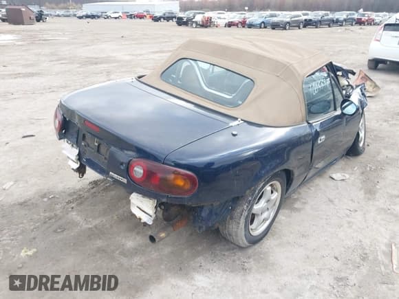 ✅ 1996 Mazda MX-5 Miata • VIN: JM1NA353XT0709160 • Lot: 41963107. Wystawiony na IAAI z przebiegiem 166 807 mil. Bezpłatny archiwum sprzedaży aukcyjnych z USA i szczegółowy raport historii pojazdu na DreamBid. Zdjęcie 4.