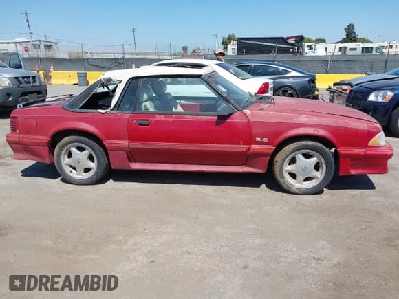 ✅ 1987 Ford Mustang GT • VIN: 1FABP45E1HF201744 • Лот: 42496321. Опубликован ранее на IAAI с пробегом 52 268 миль. Бесплатный доступ к архиву аукционных продаж из США и подробный отчёт об истории автомобиля на DreamBid. Изображение 13.
