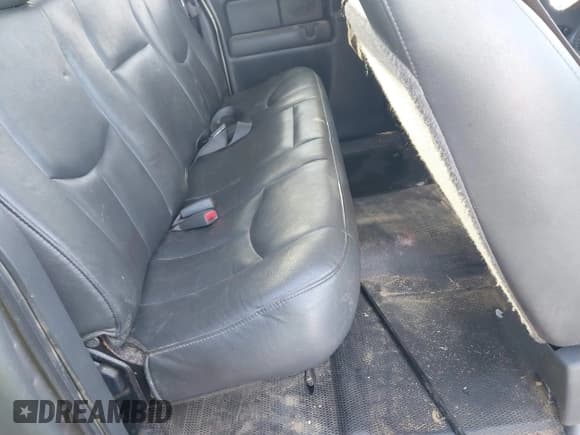 ✅ 2003 Chevrolet Silverado 2500HD LS • VIN: 1GCHC29113E232275 • Lot: 41367050. Listed on IAAI with 266,450 mi. Free auction sales archive from the USA and detailed vehicle history report at DreamBid. Image 8.