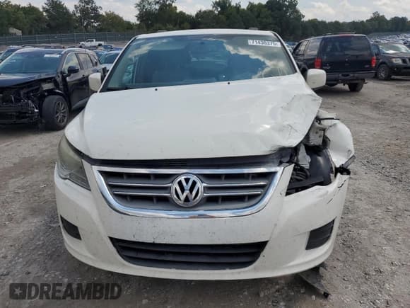 ✅ 2011 Volkswagen Routan SE • VIN: 2V4RW3DG0BR805140 • Lot: 71430375. Listed on Copart with 240,407 mi. Free auction sales archive from the USA and detailed vehicle history report at DreamBid. Image 5.
