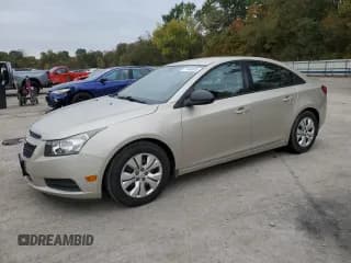 ✅ 2013 Chevrolet Cruze LS • VIN: 1G1PA5SH3D7285794 • Lot: 71996225. Listed on Copart with 183,805 mi. Free auction sales archive from the USA and detailed vehicle history report at DreamBid. Image 1.