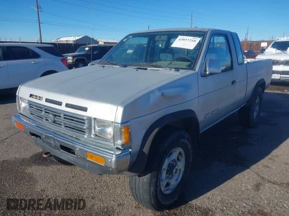 ✅ 1992 Nissan Frontier SE • VIN: 1N6HD16Y8NC358458 • Lot: 43857210. Wystawiony na IAAI z przebiegiem 226 678 mil. Bezpłatny archiwum sprzedaży aukcyjnych z USA i szczegółowy raport historii pojazdu na DreamBid. Zdjęcie 2.
