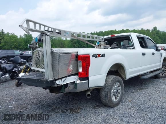 ✅ 2017 Ford F-250 Lariat • VIN: 1FT7W2B6XHED69215 • Lot: 42473798. Wystawiony na IAAI z przebiegiem 158 697 mil. Bezpłatny archiwum sprzedaży aukcyjnych z USA i szczegółowy raport historii pojazdu na DreamBid. Zdjęcie 4.