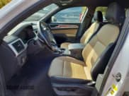 ✅ 2022 Volkswagen Atlas SE • VIN: 1V2LC2CA9NC228393 • Лот: 87076245. Опубликован ранее на Copart с пробегом 121 383 миль. Бесплатный доступ к архиву аукционных продаж из США и подробный отчёт об истории автомобиля на DreamBid. Изображение 7.