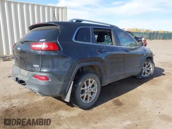✅ 2016 Jeep Cherokee Latitude • VIN: 1C4PJMCS7GW144460 • Lot: 40692482. Wystawiony na IAAI z przebiegiem 100 450 mil. Bezpłatny archiwum sprzedaży aukcyjnych z USA i szczegółowy raport historii pojazdu na DreamBid. Zdjęcie 4.