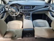 ✅ 2020 Buick Enclave Premium • VIN: 5GAEVBKW1LJ103531 • Lot: 65147255. Wystawiony na Copart z przebiegiem 84 362 mil. Bezpłatny archiwum sprzedaży aukcyjnych z USA i szczegółowy raport historii pojazdu na DreamBid. Zdjęcie 8.
