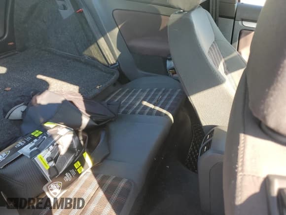 ✅ 2006 Volkswagen Golf GTI • VIN: WVWFV71K46W102573 • Лот: 68084004. Опубликован ранее на Copart с пробегом 120 308 миль. Бесплатный доступ к архиву аукционных продаж из США и подробный отчёт об истории автомобиля на DreamBid. Изображение 10.