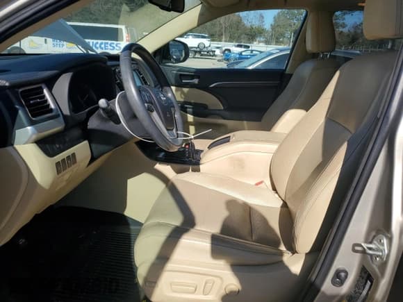 ✅ 2014 Toyota Highlander Limited • VIN: 5TDDKRFH1ES028844 • Lot: 92511085. Wystawiony na Copart z przebiegiem 64 911 mil. Bezpłatny archiwum sprzedaży aukcyjnych z USA i szczegółowy raport historii pojazdu na DreamBid. Zdjęcie 7.