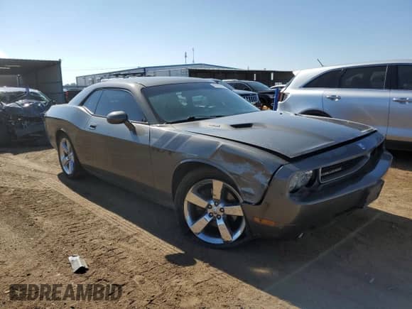 2009 Dodge Challenger R/T z VIN 2B3LJ54TX9H510622, wystawiony jako Copart lot #67607824 z przebiegiem Nie podano mil oraz Szkoda całkowita • Salvage title. Historia ofert i sprzedaży dostępna na DreamBid. Obrazek 4.