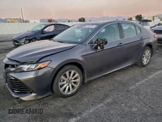 ✅ 2019 Toyota Camry SE • VIN: 4T1B11HK0KU714414 • Лот: 94259945. Опубликован ранее на Copart с пробегом 65 582 миль. Бесплатный доступ к архиву аукционных продаж из США и подробный отчёт об истории автомобиля на DreamBid. Изображение 1.