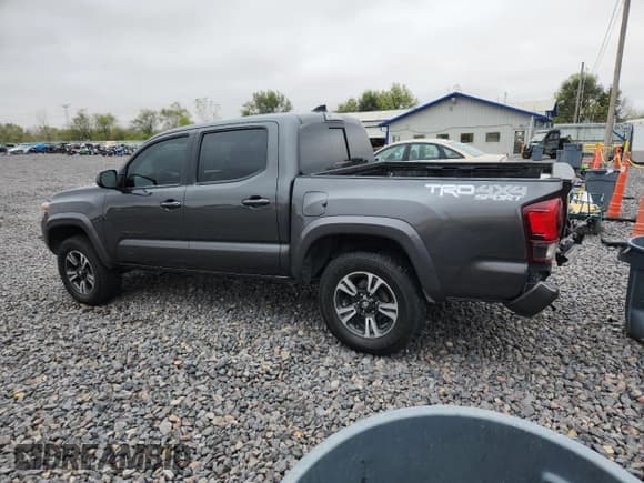 ✅ 2018 Toyota Tacoma TRD Off Road • VIN: 3TMCZ5AN3JM146093 • Лот: 85602295. Опубликован ранее на Copart с пробегом 157 984 миль. Бесплатный доступ к архиву аукционных продаж из США и подробный отчёт об истории автомобиля на DreamBid. Изображение 2.