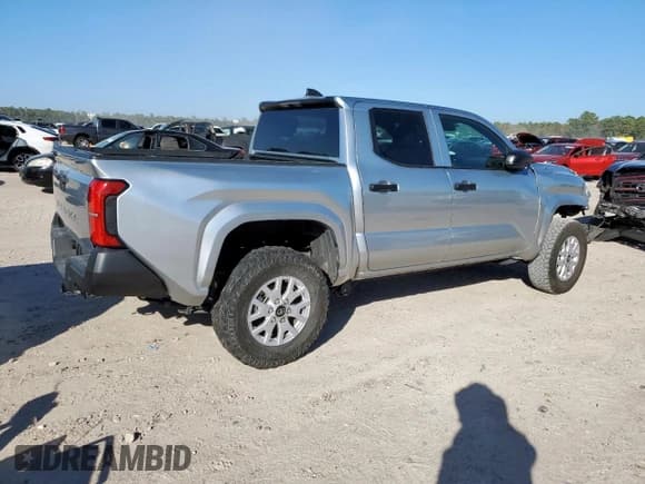 ✅ 2025 Toyota Tacoma SR • VIN: 3TYLD5KN7ST012612 • Lot: 92173375. Wystawiony na Copart z przebiegiem 8 053 mil. Bezpłatny archiwum sprzedaży aukcyjnych z USA i szczegółowy raport historii pojazdu na DreamBid. Zdjęcie 3.