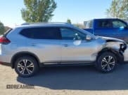 ✅ 2018 Nissan Rogue SV • VIN: JN8AT2MV6JW302179 • Lot: 43405972. Wystawiony na IAAI z przebiegiem 85 701 mil. Bezpłatny archiwum sprzedaży aukcyjnych z USA i szczegółowy raport historii pojazdu na DreamBid. Zdjęcie 13.
