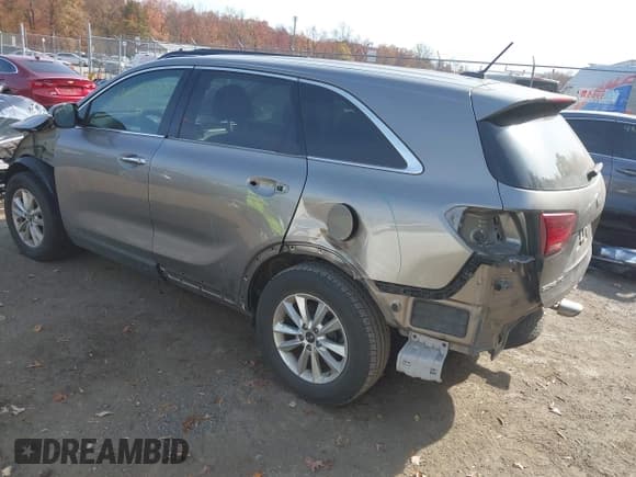 ✅ 2019 Kia Sorento LX • VIN: 5XYPG4A39KG541281 • Lot: 43645408. Wystawiony na IAAI z przebiegiem 121 196 mil. Bezpłatny archiwum sprzedaży aukcyjnych z USA i szczegółowy raport historii pojazdu na DreamBid. Zdjęcie 3.