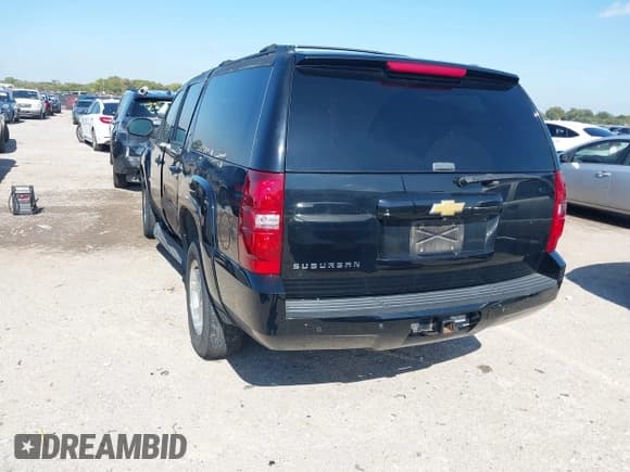 ✅ 2014 Chevrolet Suburban LT • VIN: 1GNSKJE74ER154882 • Lot: 43539759. Wystawiony na IAAI z przebiegiem 205 972 mil. Bezpłatny archiwum sprzedaży aukcyjnych z USA i szczegółowy raport historii pojazdu na DreamBid. Zdjęcie 3.