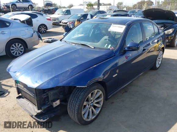 ✅ 2011 BMW 3 Series 328i • VIN: WBAPH5G59BNM72013 • Lot: 41970086. Wystawiony na IAAI z przebiegiem 71 408 mil. Bezpłatny archiwum sprzedaży aukcyjnych z USA i szczegółowy raport historii pojazdu na DreamBid. Zdjęcie 2.