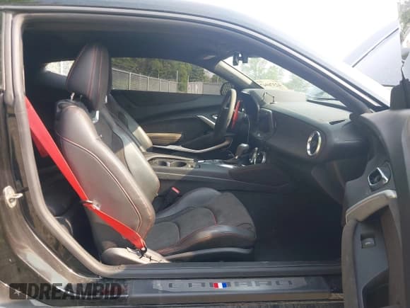 ✅ 2020 Chevrolet Camaro ZL1 • VIN: 1G1FK1R66L0116480 • Lot: 42376947. Listed on IAAI with 27,310 mi. Free auction sales archive from the USA and detailed vehicle history report at DreamBid. Image 5.