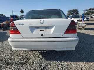 ✅ 1998 Mercedes-Benz C 230/260/280/320 • VIN: WDBHA23GXWA583375 • Lot: 71771655. Wystawiony na Copart z przebiegiem 212 286 mil. Bezpłatny archiwum sprzedaży aukcyjnych z USA i szczegółowy raport historii pojazdu na DreamBid. Zdjęcie 6.