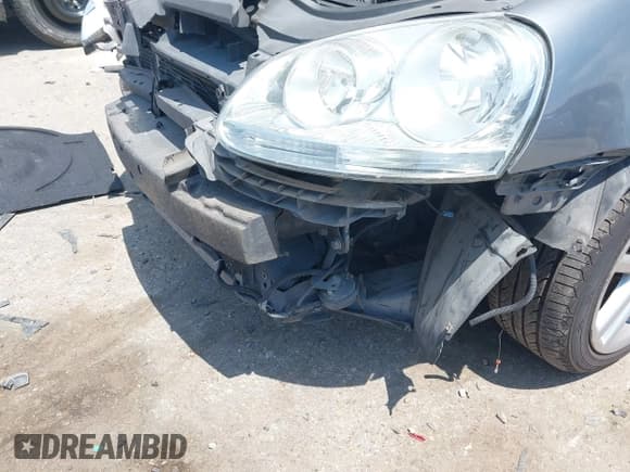 ✅ 2009 Volkswagen Rabbit S • VIN: WVWDA71K39W083764 • Lot: 42051848. Listed on IAAI with 164,403 mi. Free auction sales archive from the USA and detailed vehicle history report at DreamBid. Image 6.