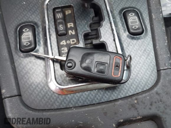 ✅ 1999 Mercedes-Benz SLK 230/320 • VIN: WDBKK47F3XF101074 • Lot: 42291770. Listed on IAAI with 141,195 mi. Free auction sales archive from the USA and detailed vehicle history report at DreamBid. Image 11.