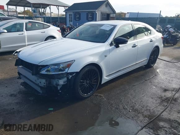 ✅ 2015 Lexus LS 460 • VIN: JTHCL5EF9F5024449 • Лот: 43544643. Опубликован ранее на IAAI с пробегом 114 694 миль. Бесплатный доступ к архиву аукционных продаж из США и подробный отчёт об истории автомобиля на DreamBid. Изображение 2.
