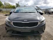 ✅ 2017 Kia Forte LX • VIN: 3KPFK4A70HE093886 • Lot: 81753035. Wystawiony na Copart z przebiegiem 37 405 mil. Bezpłatny archiwum sprzedaży aukcyjnych z USA i szczegółowy raport historii pojazdu na DreamBid. Zdjęcie 5.