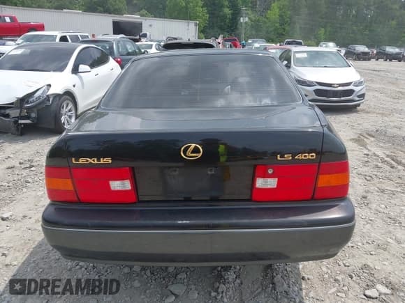 ✅ 1998 Lexus LS 400 • VIN: JT8BH28F2W0120783 • Lot: 42296729. Listed on IAAI with 320,687 mi. Free auction sales archive from the USA and detailed vehicle history report at DreamBid. Image 16.